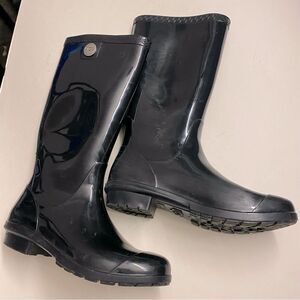 UGG black gloss classic tall pull on boots rubber Shaye Sheepskin Lining 6